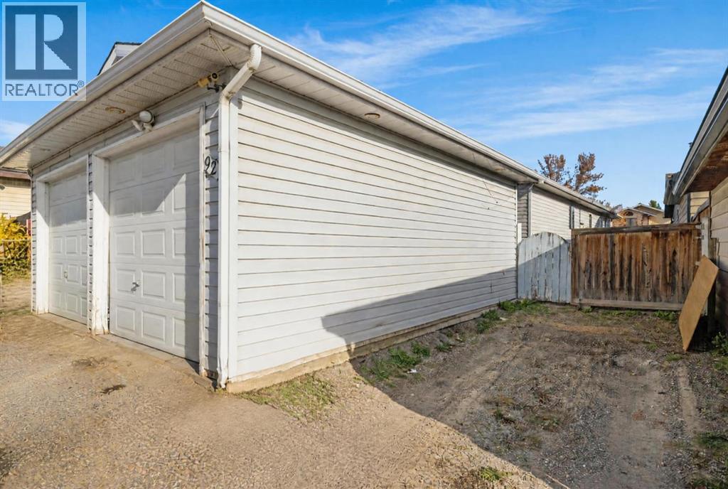 921 Erin Woods Drive Se, Calgary, Alberta  T2B 2X1 - Photo 31 - A2350628