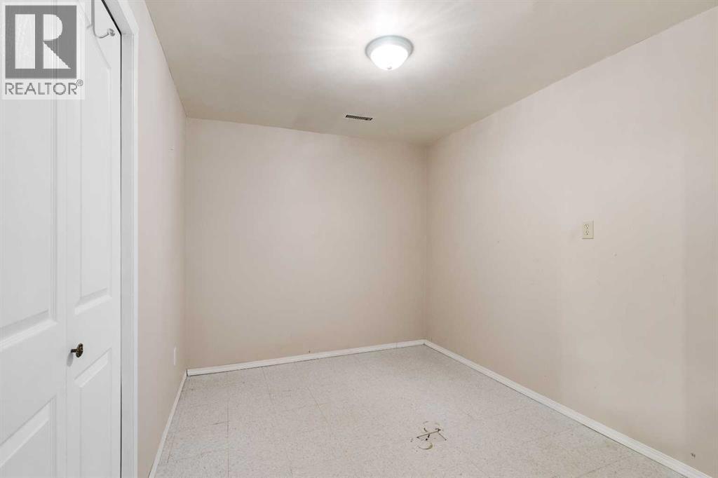 921 Erin Woods Drive Se, Calgary, Alberta  T2B 2X1 - Photo 24 - A2350628