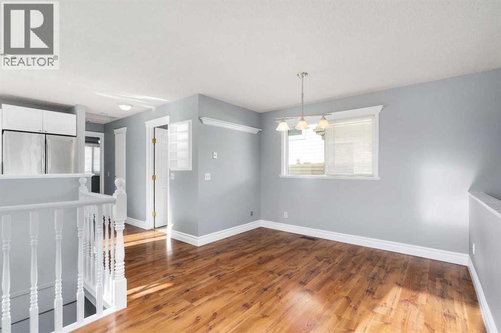 921 Erin Woods Drive Se, Calgary, Alberta  T2B 2X1 - Photo 12 - A2350628