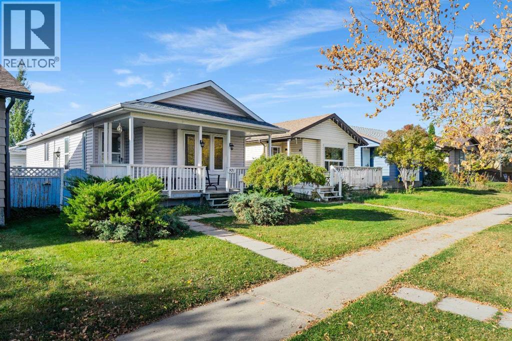 921 Erin Woods Drive Se, Calgary, Alberta  T2B 2X1 - Photo 4 - A2350628