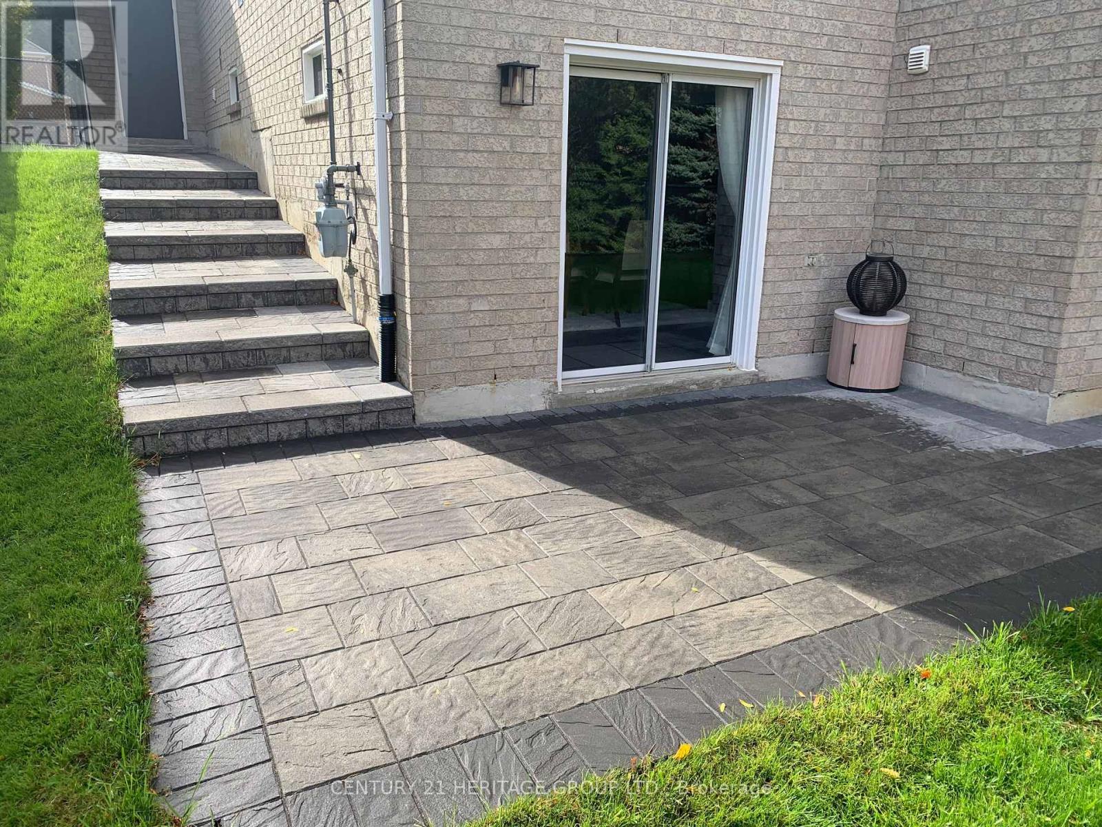 Walk-Out Basement - 337 Carruthers Avenue, Newmarket, Ontario  L3X 2B7 - Photo 4 - N13885686