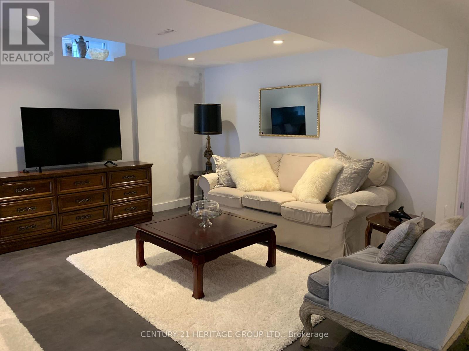 Walk-Out Basement - 337 Carruthers Avenue, Newmarket, Ontario  L3X 2B7 - Photo 7 - N13885686