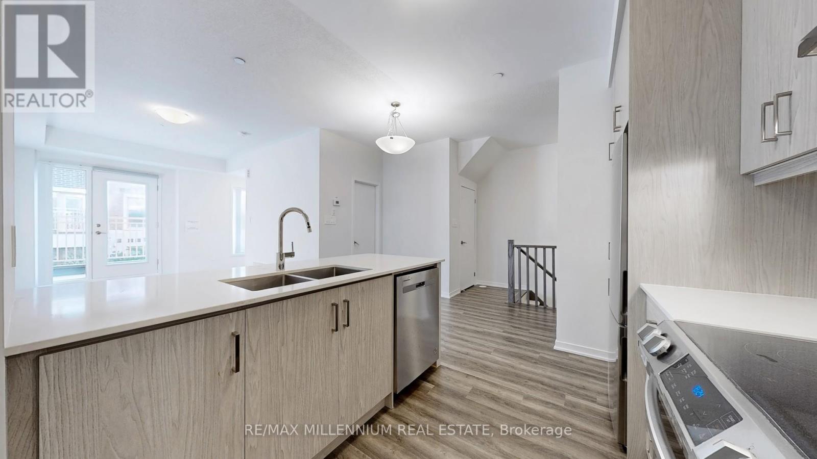 64 - 31 Honeycrisp Crescent, Vaughan, Ontario  L4K 0N6 - Photo 13 - N13885696