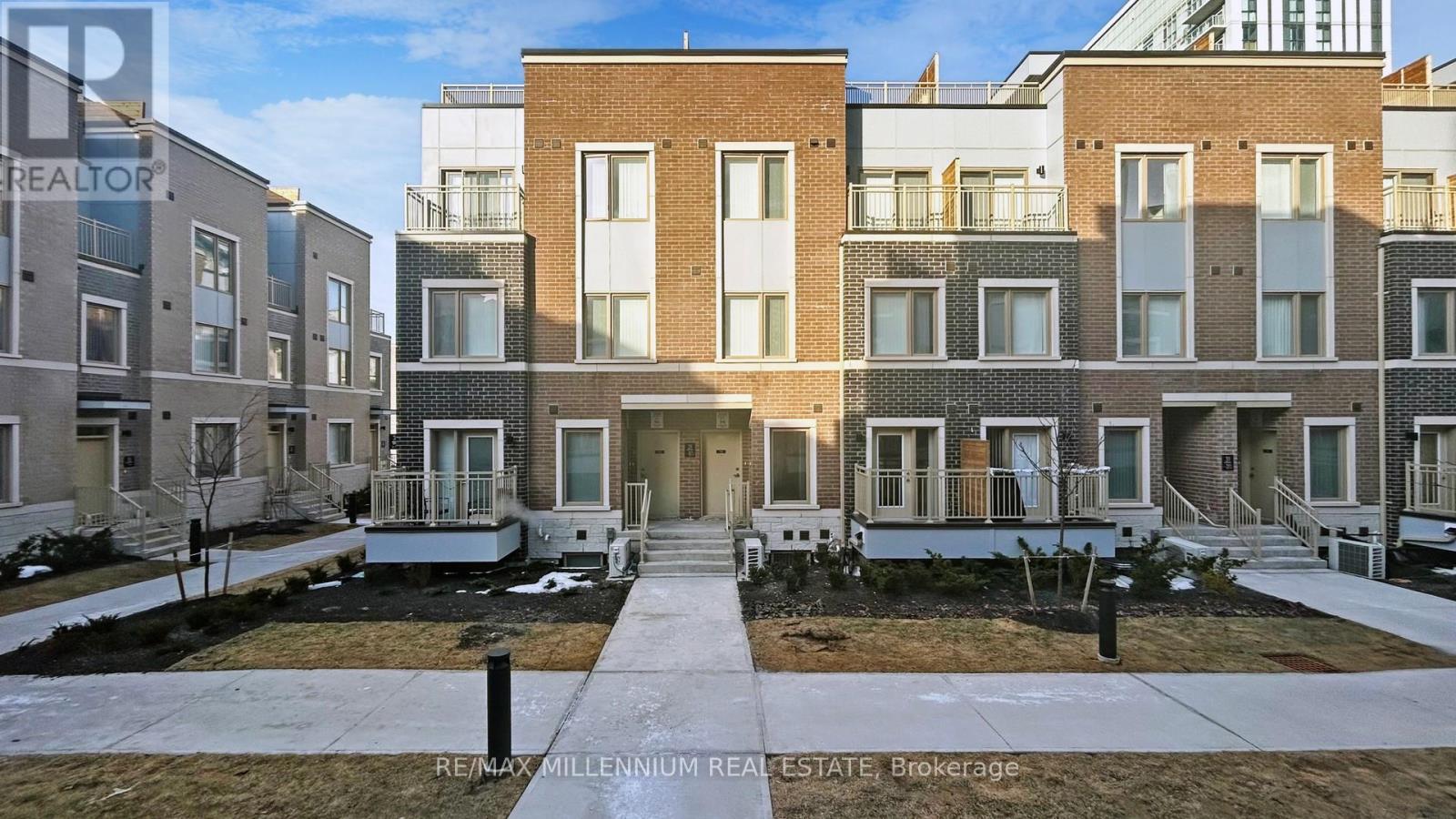 64 - 31 Honeycrisp Crescent, Vaughan, Ontario  L4K 0N6 - Photo 2 - N13885696