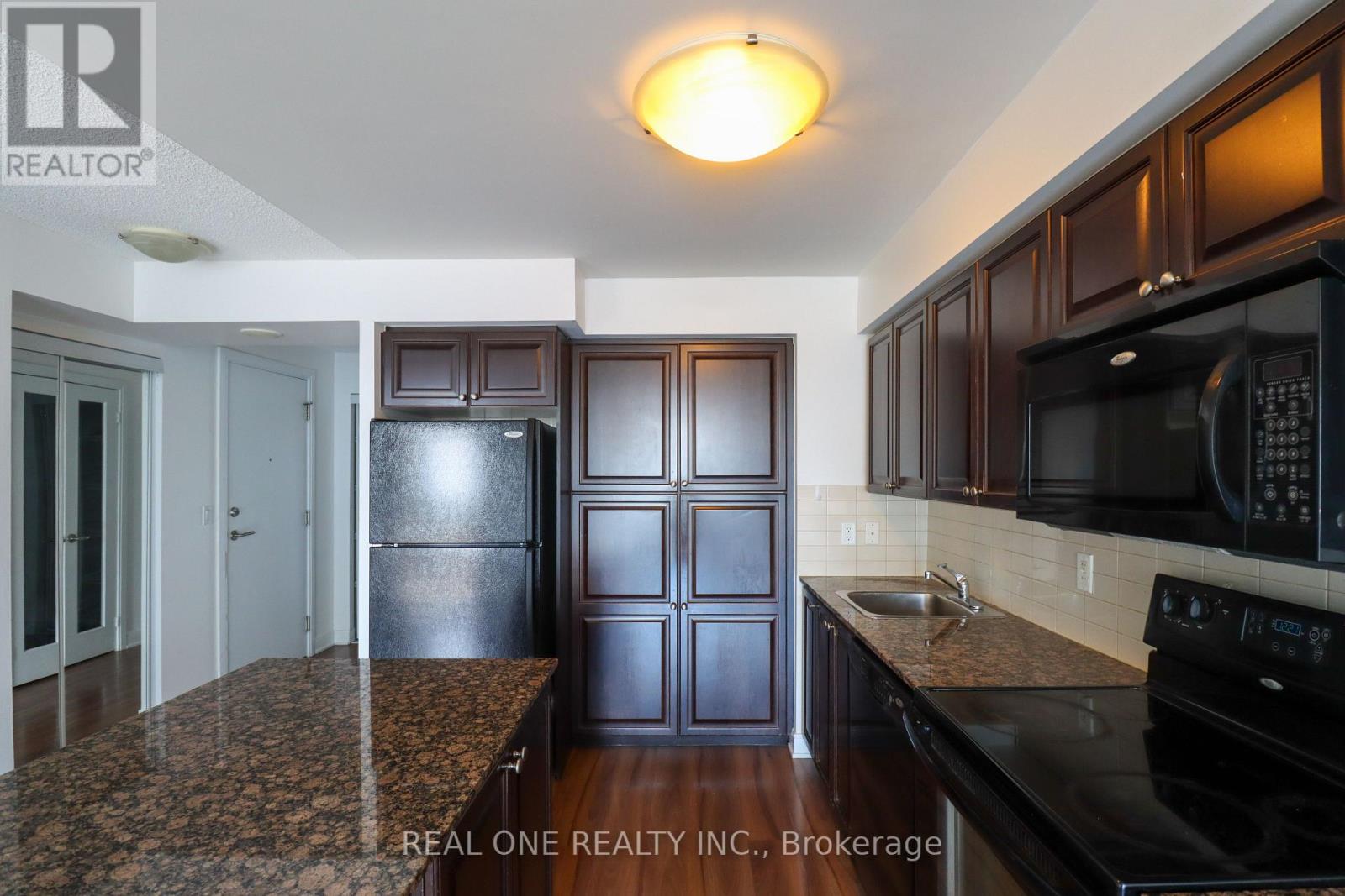 801 - 330 Burnhamthorpe Road W, Mississauga (City Centre), Ontario  L5B 0E1 - Photo 12 - W13885672