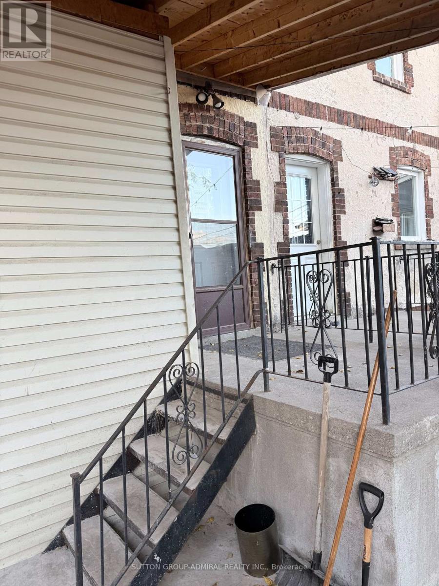 Main - 241 Dunraven Drive, Toronto, Ontario  M6M 1H8 - Photo 2 - W13885682