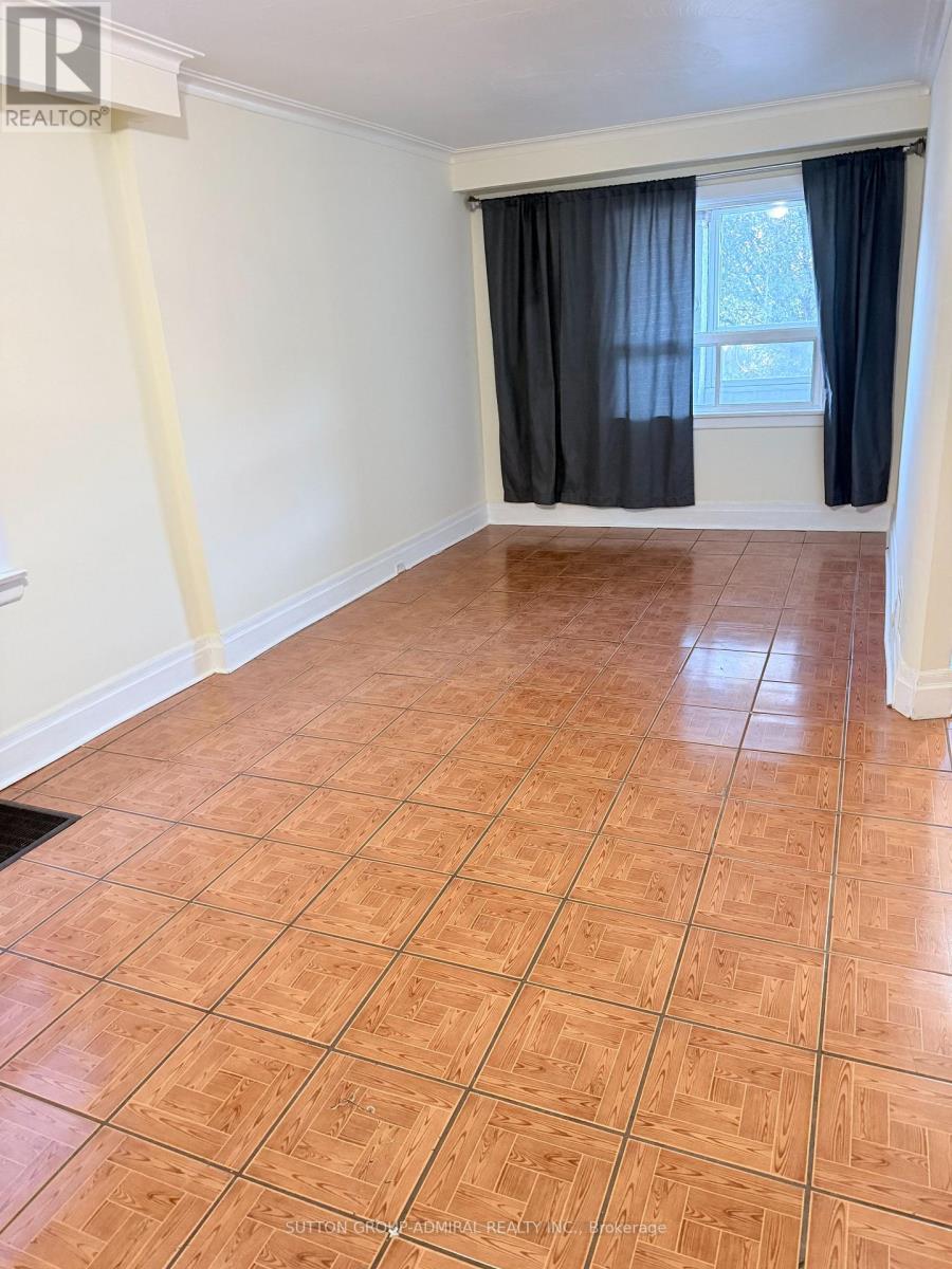 Main - 241 Dunraven Drive, Toronto, Ontario  M6M 1H8 - Photo 4 - W13885682
