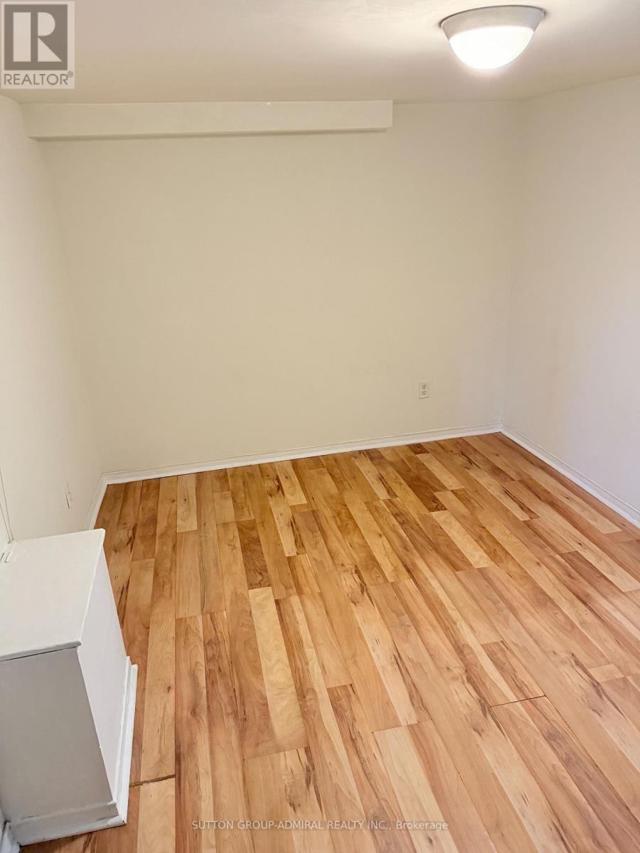 Main - 241 Dunraven Drive, Toronto, Ontario  M6M 1H8 - Photo 5 - W13885682