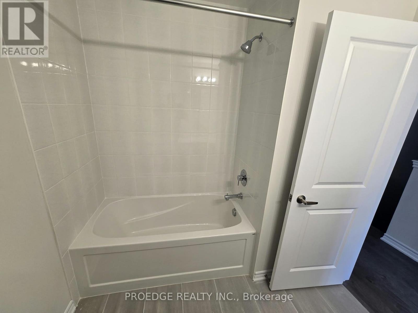 138 Periwinkle Crescent, Woodstock (Woodstock - North), Ontario  N4S 7W2 - Photo 15 - X13885694