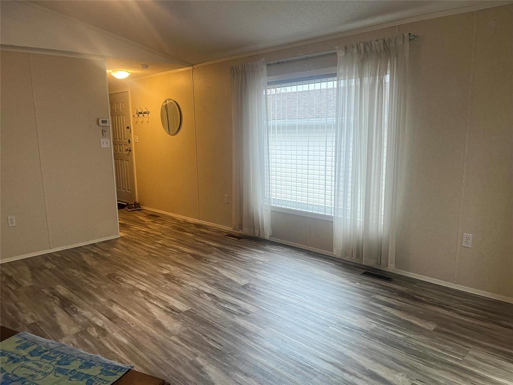 14 Goldfinch Crescent, Brandon, Manitoba  R7C 1B2 - Photo 4 - 202618567