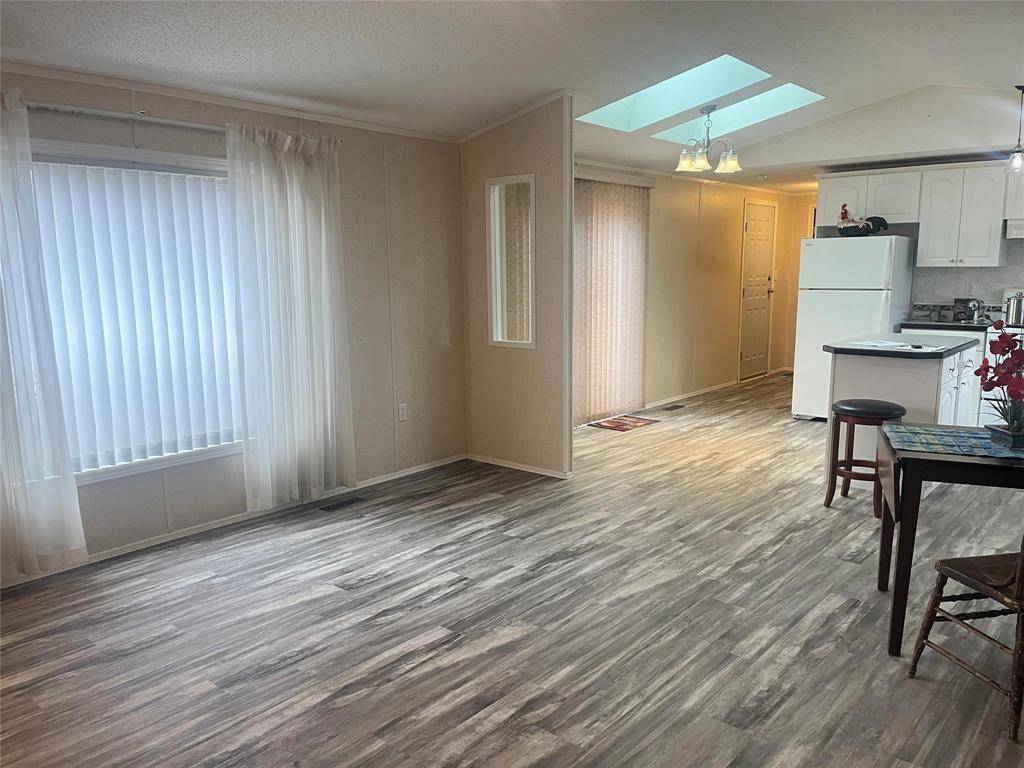 14 Goldfinch Crescent, Brandon, Manitoba  R7C 1B2 - Photo 5 - 202618567