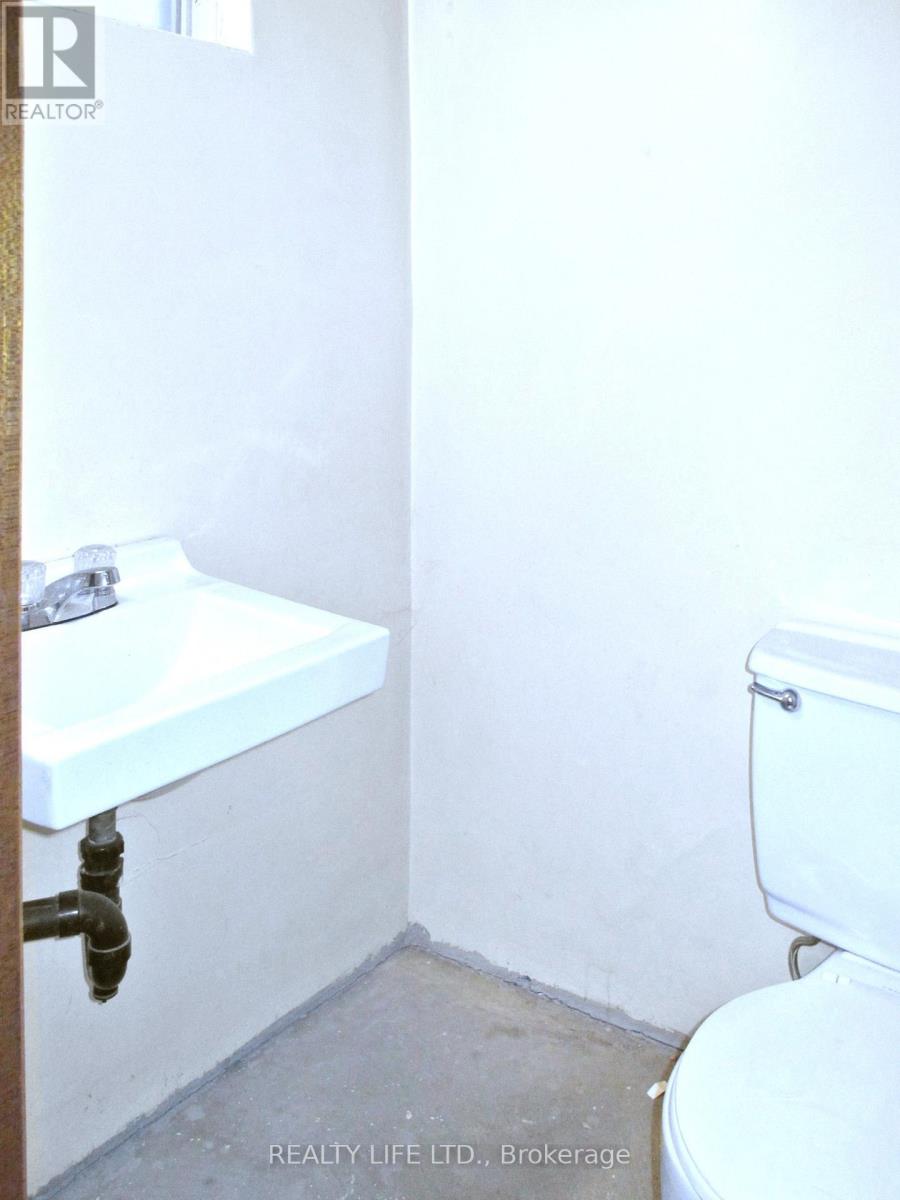 61 Cameron Avenue, Toronto, Ontario  M6M 1R1 - Photo 25 - W13442608