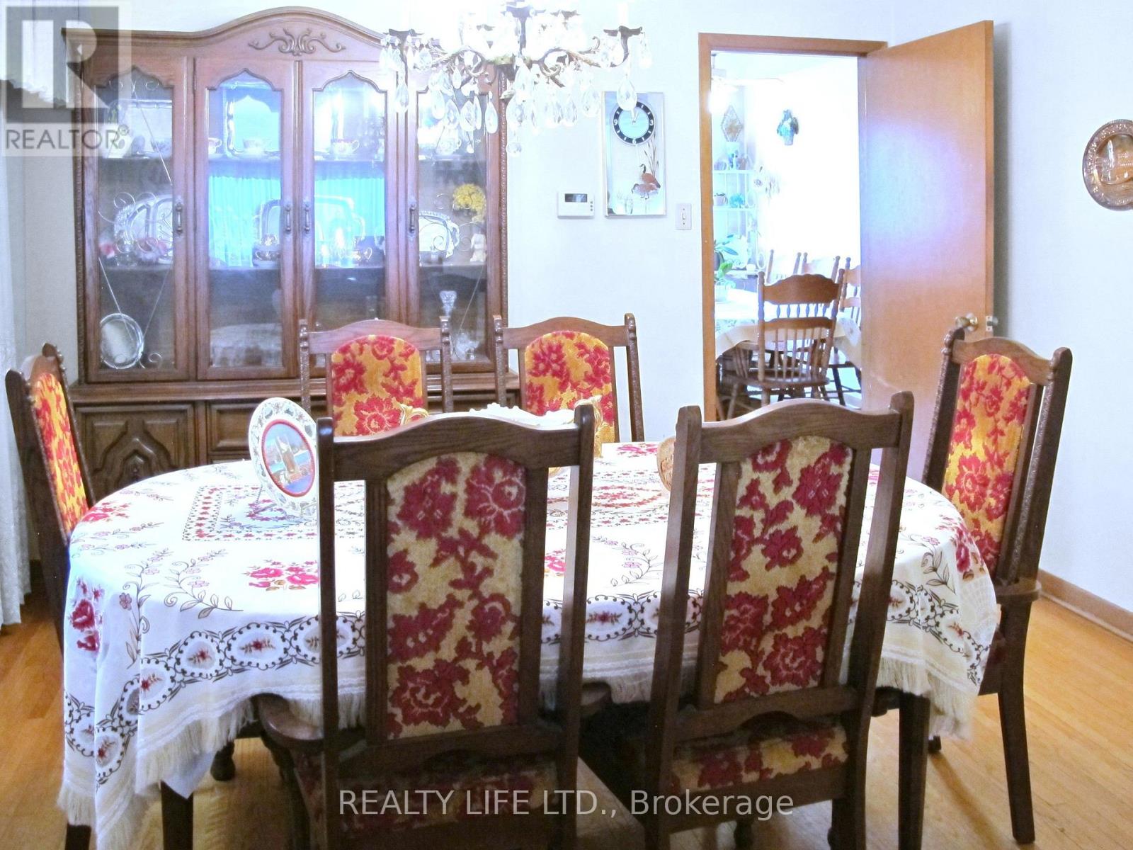 61 Cameron Avenue, Toronto, Ontario  M6M 1R1 - Photo 11 - W13442608