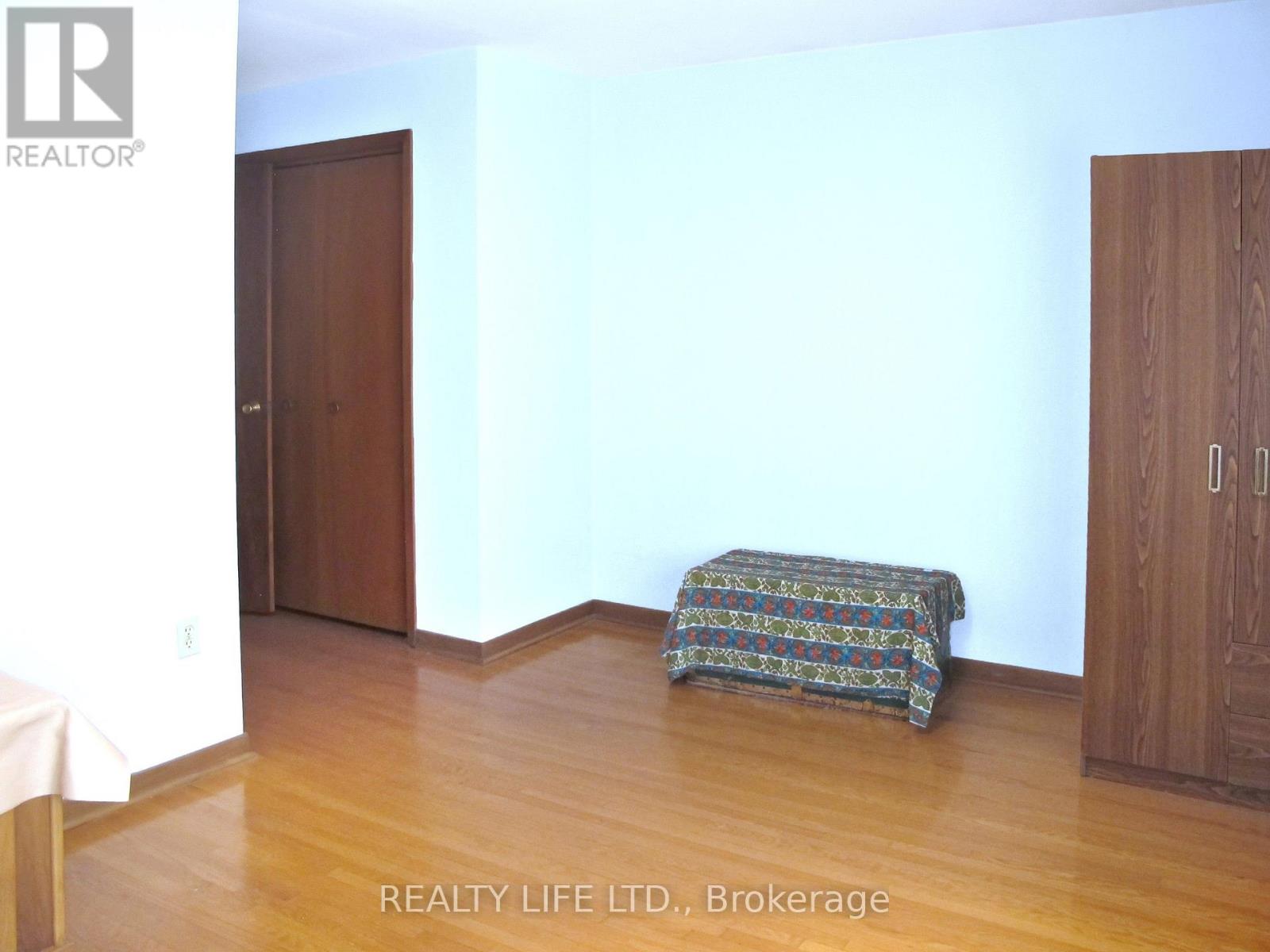 61 Cameron Avenue, Toronto, Ontario  M6M 1R1 - Photo 15 - W13442608
