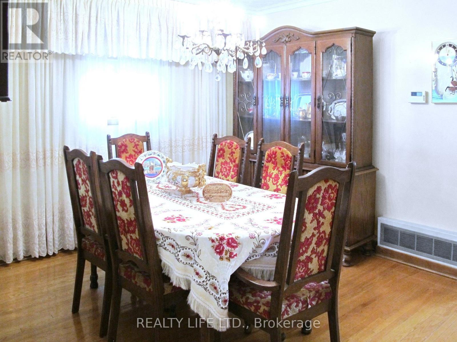 61 Cameron Avenue, Toronto, Ontario  M6M 1R1 - Photo 10 - W13442608