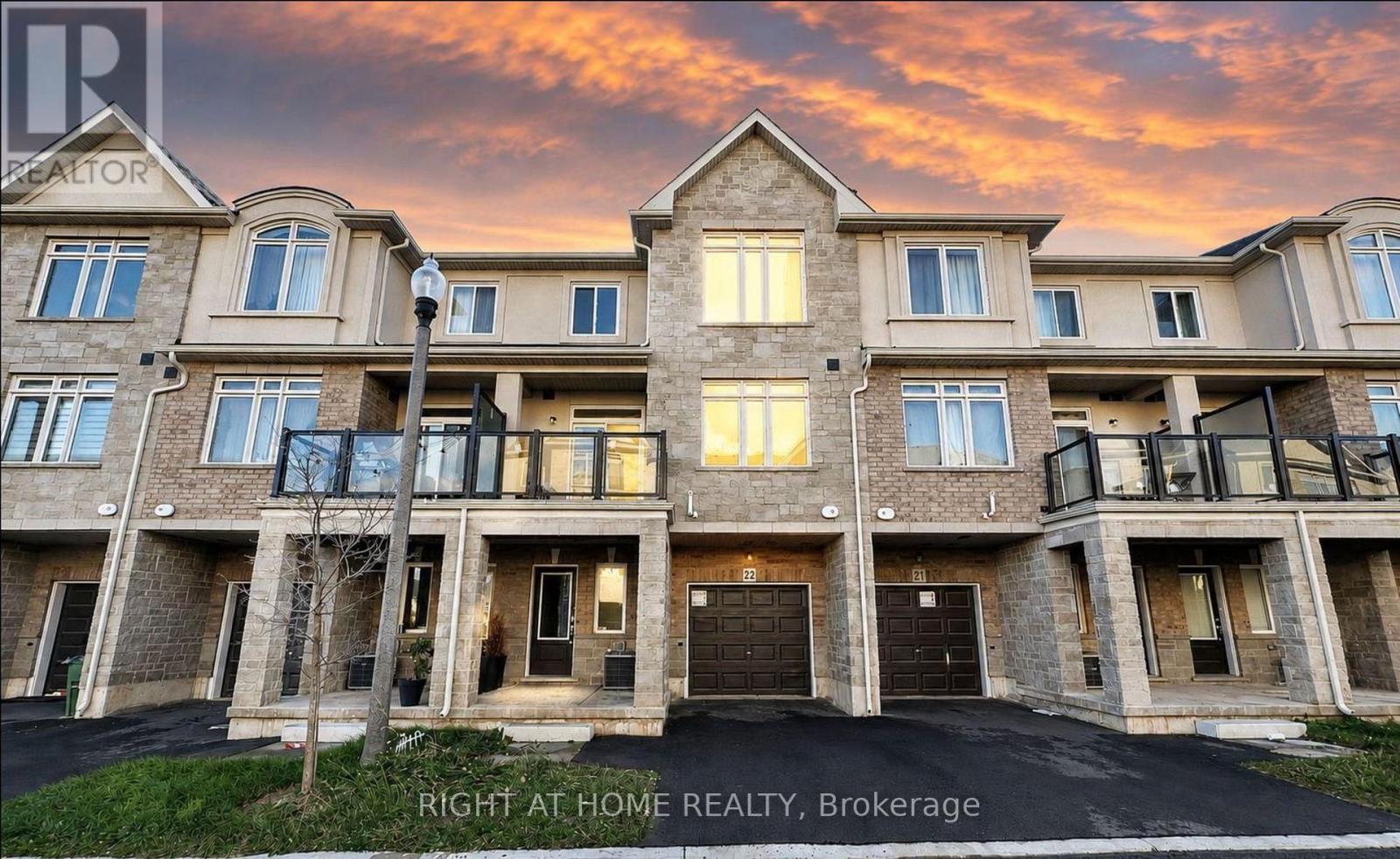 22 - 40 ZINFANDEL DRIVE, Hamilton, Ontario