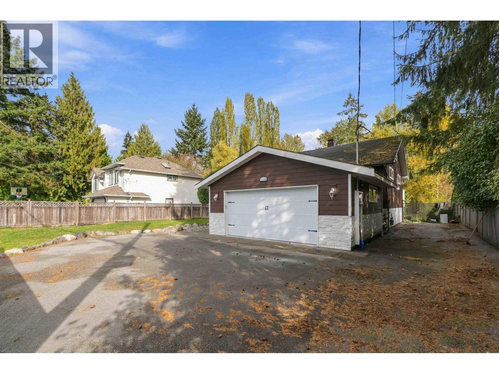 11926 236 Street, Maple Ridge, British Columbia  V4R 2G2 - Photo 2 - R3157021