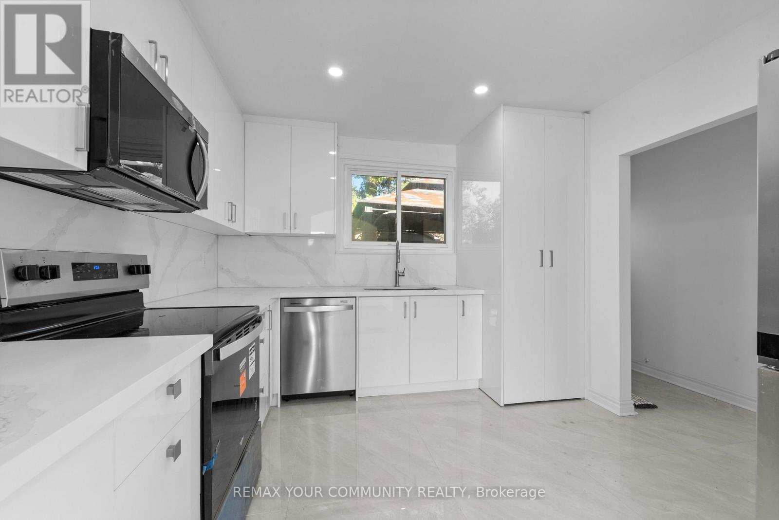 2 LISBURN CRESCENT, Toronto, Ontario
