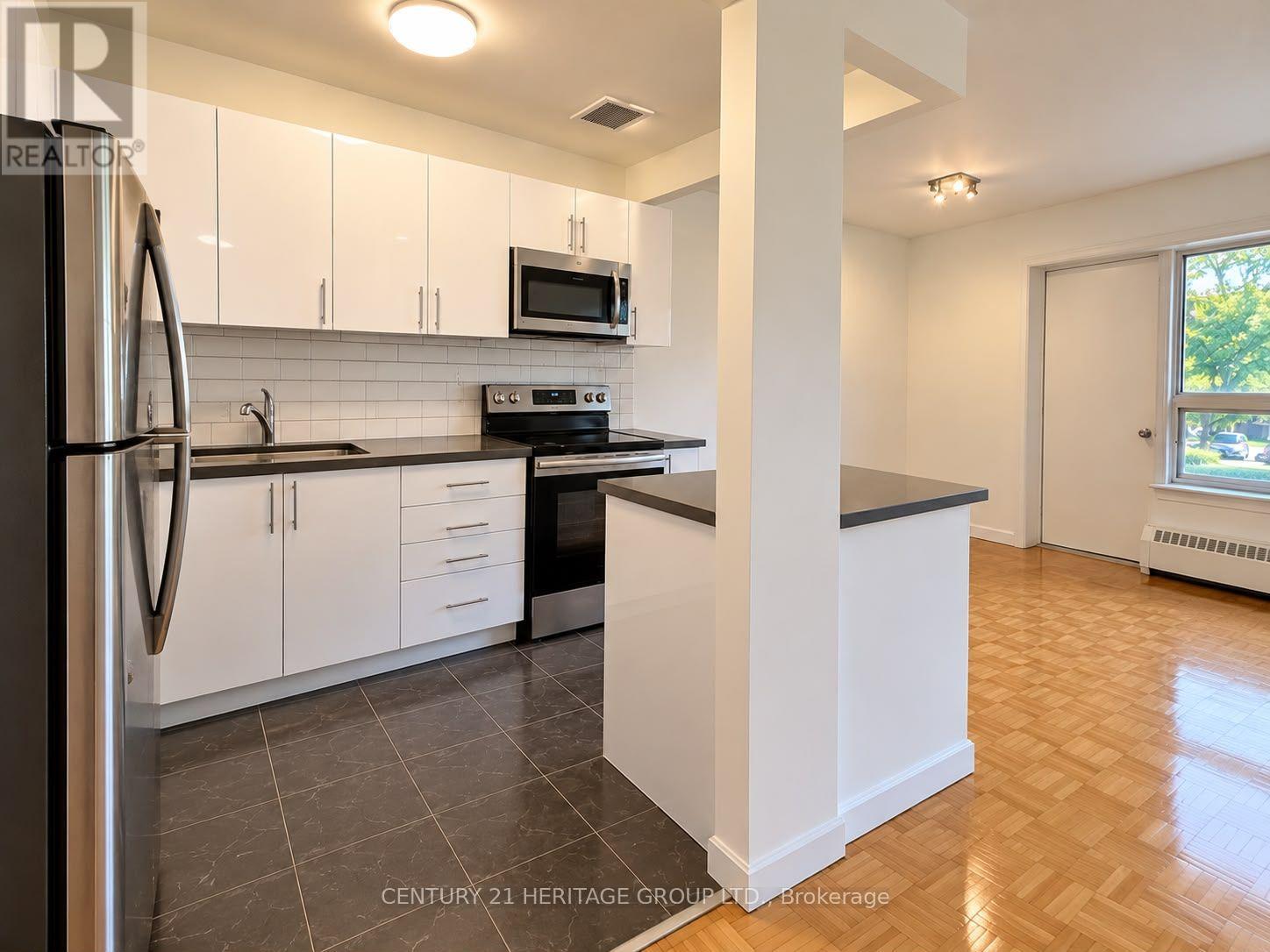 121 - 10 Garfella Drive, Toronto, Ontario  M9V 2E9 - Photo 2 - W13885762