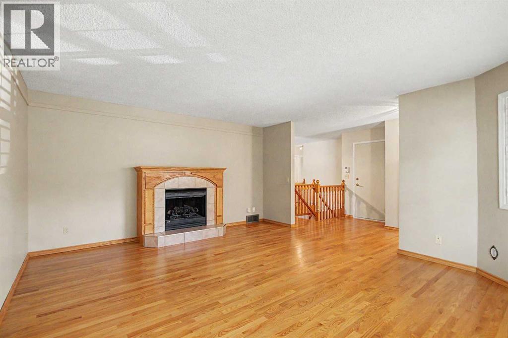 164 Strathaven Circle SW, Calgary, Alberta  T3H 2N5 - Photo 3 - A2351538