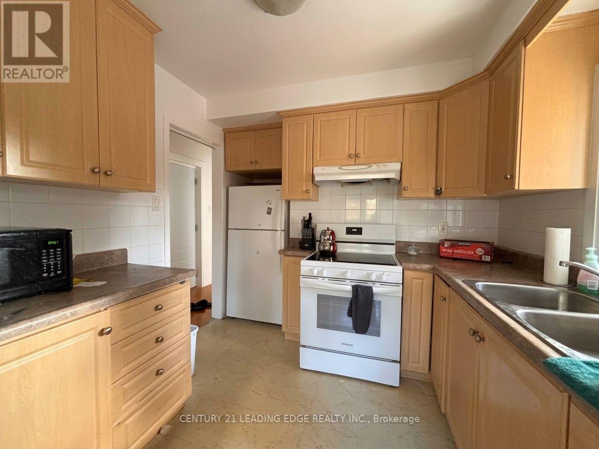 2 - 134 Lucas Street, Richmond Hill, Ontario  L4C 4P5 - Photo 6 - N13885800