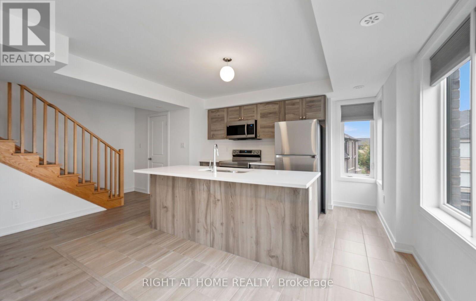 13 Magnolia Lane, Barrie, Ontario L9J 0N9 - Photo 11 - S13885804
