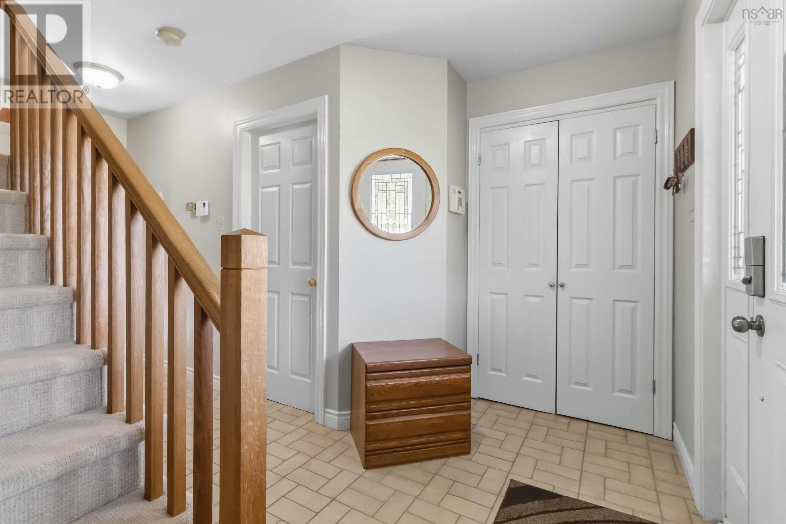 32 Bow Street, Dartmouth, Nova Scotia  B2Y 4P6 - Photo 3 - 202625659