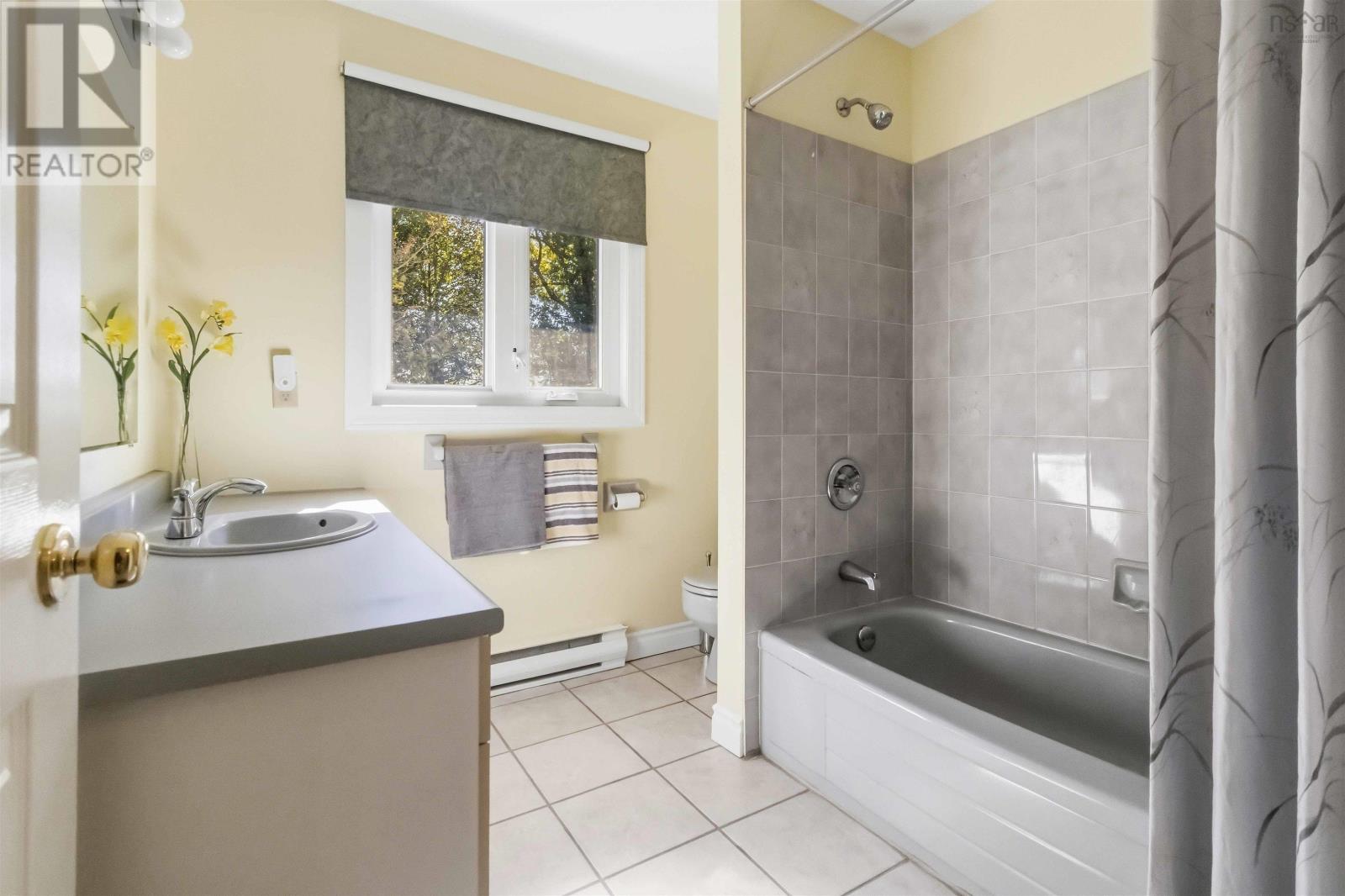 32 Bow Street, Dartmouth, Nova Scotia  B2Y 4P6 - Photo 23 - 202625659
