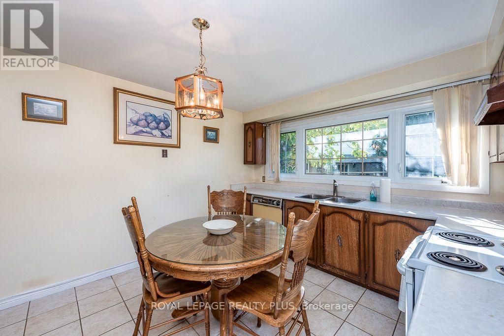 19 Macdougall Drive, Brampton, Ontario  L6S 3P4 - Photo 12 - W13885782