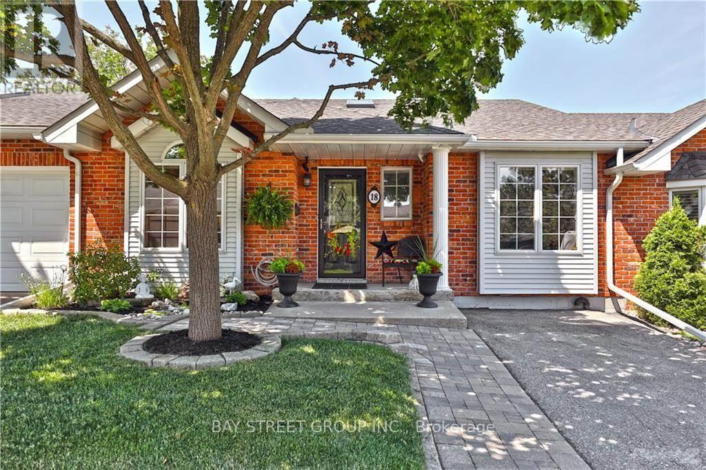 18 - 20 MEADOWLANDS BOULEVARD, Hamilton, Ontario