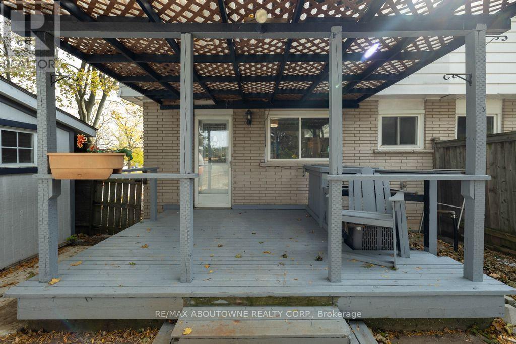 4 Glamis Court, Hamilton, Ontario  L9C 6B3 - Photo 13 - X13885824