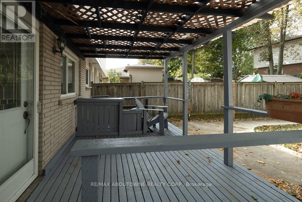 4 Glamis Court, Hamilton, Ontario  L9C 6B3 - Photo 14 - X13885824