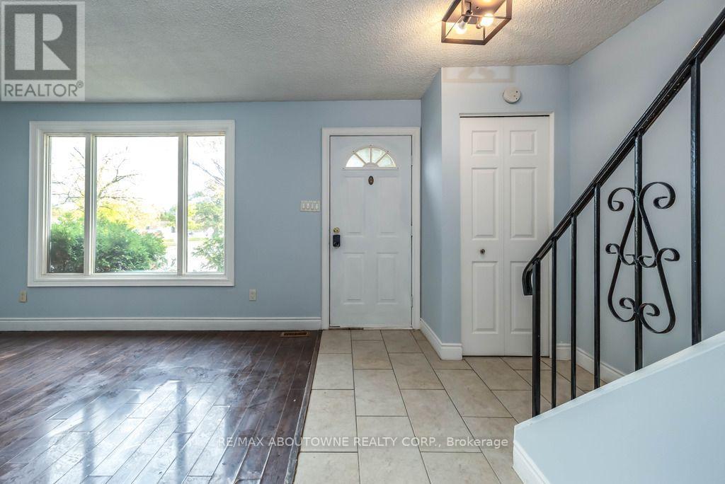4 Glamis Court, Hamilton, Ontario  L9C 6B3 - Photo 15 - X13885824