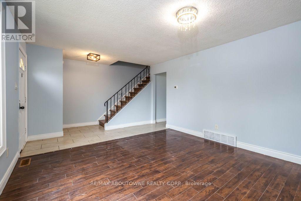 4 Glamis Court, Hamilton, Ontario  L9C 6B3 - Photo 18 - X13885824