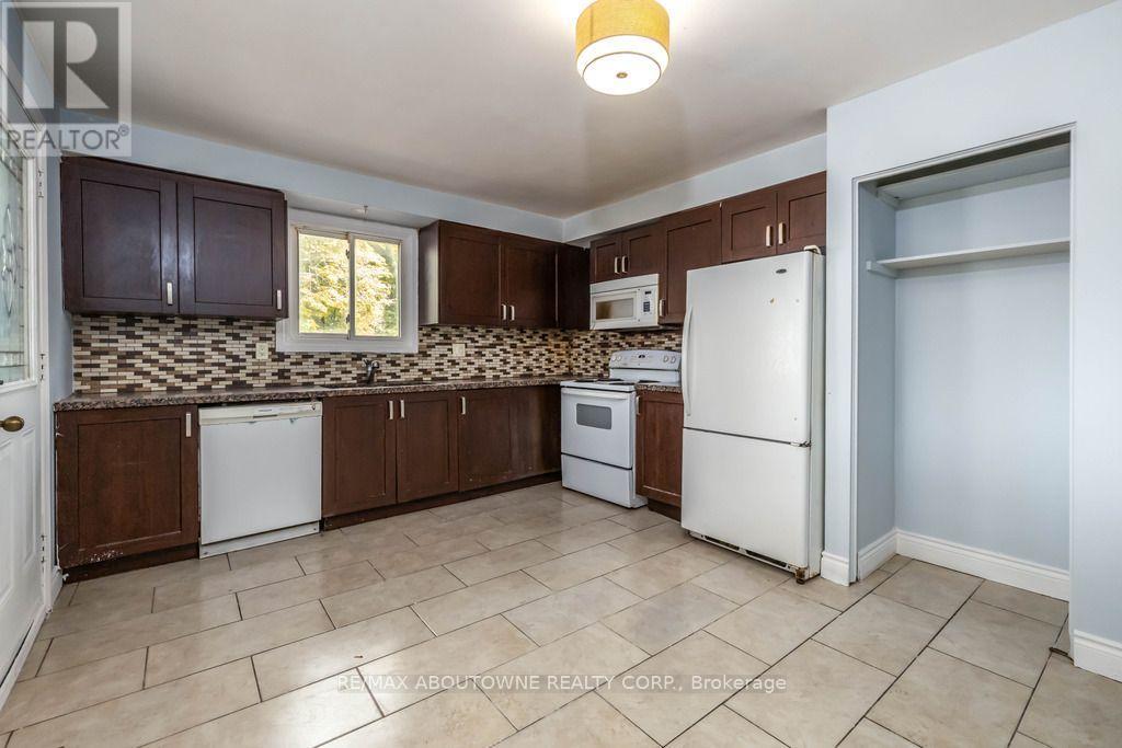 4 Glamis Court, Hamilton, Ontario  L9C 6B3 - Photo 22 - X13885824