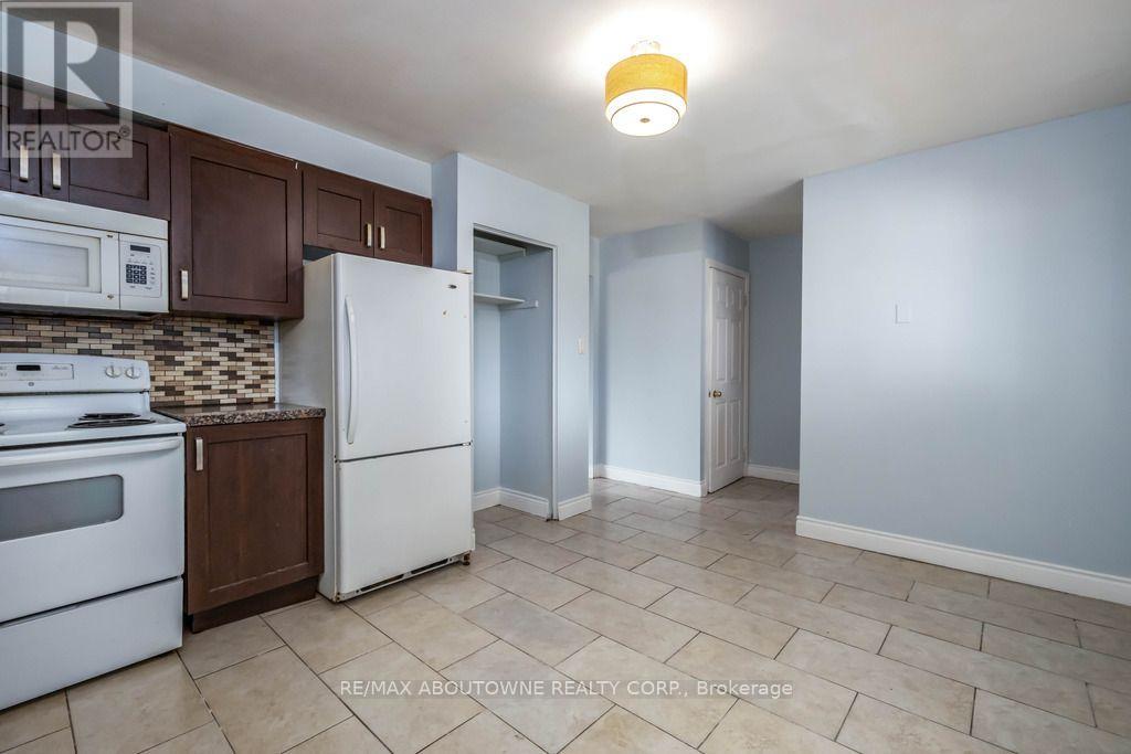 4 Glamis Court, Hamilton, Ontario  L9C 6B3 - Photo 23 - X13885824