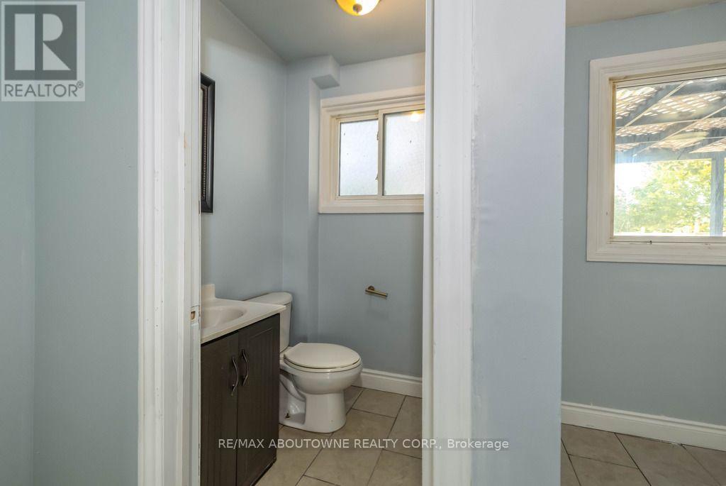 4 Glamis Court, Hamilton, Ontario  L9C 6B3 - Photo 24 - X13885824