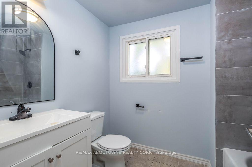4 Glamis Court, Hamilton, Ontario  L9C 6B3 - Photo 36 - X13885824