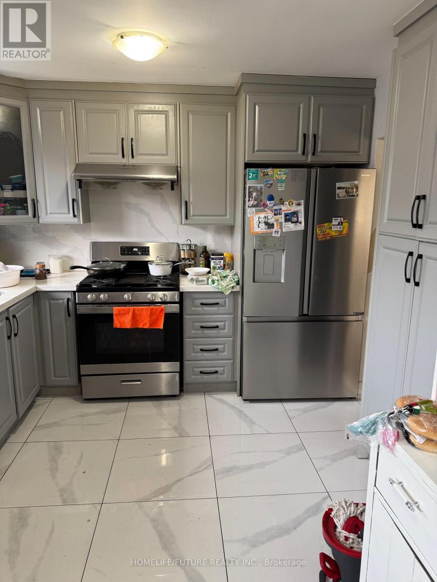 Main - 7147 Harwick Drive, Mississauga, Ontario  L4T 3A5 - Photo 2 - W13883842