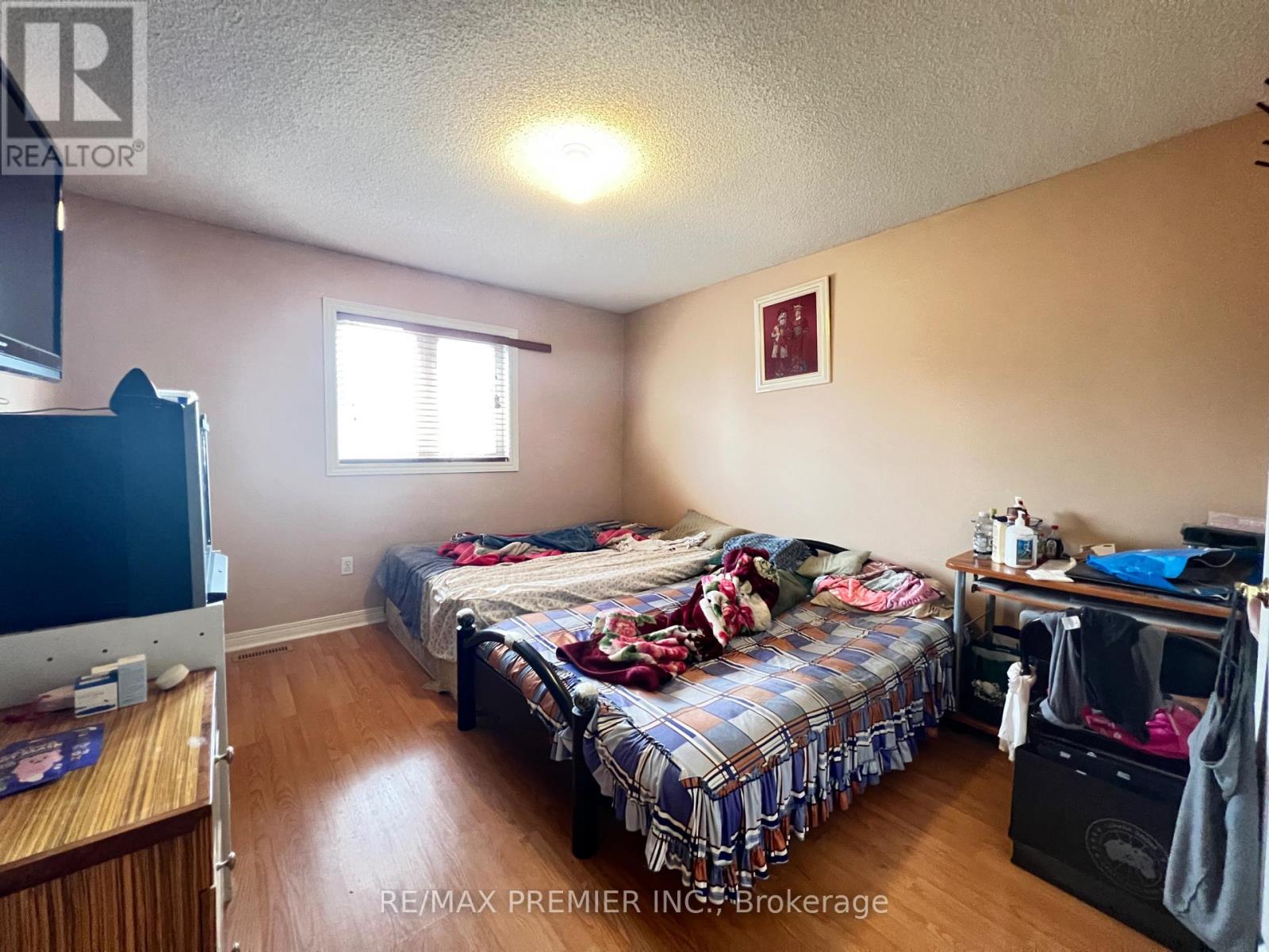 371 Krotone Crescent, Mississauga, Ontario  L5W 1T7 - Photo 4 - W13867016
