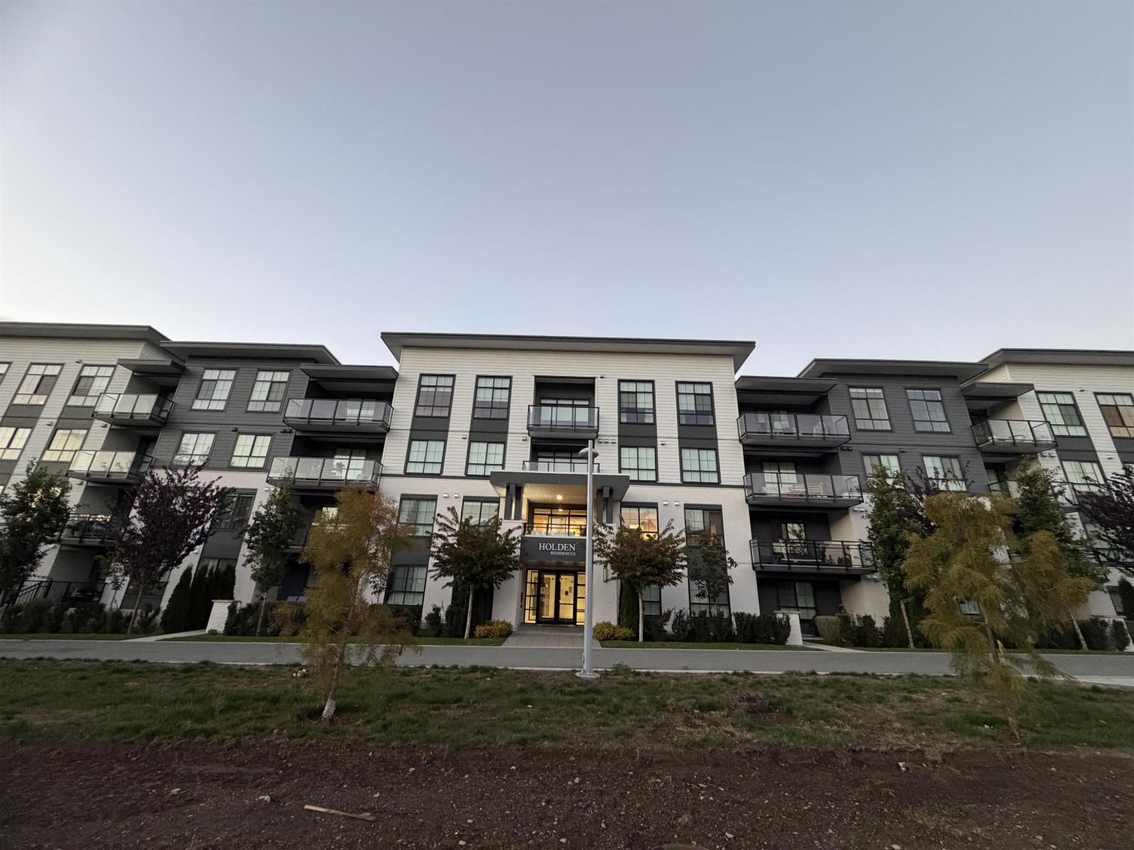 301 2425 166 Street, Surrey, British Columbia  V3Z 1K7 - Photo 3 - R3172698