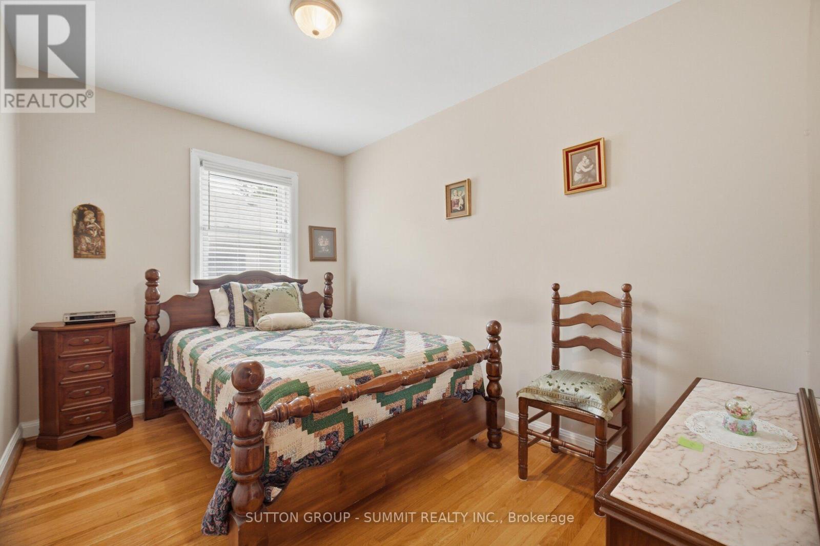 8 Woolton Crescent, Toronto, Ontario  M6M 4K9 - Photo 10 - W13885934