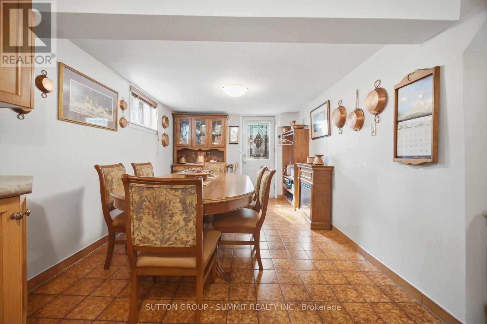 8 Woolton Crescent, Toronto, Ontario  M6M 4K9 - Photo 16 - W13885934