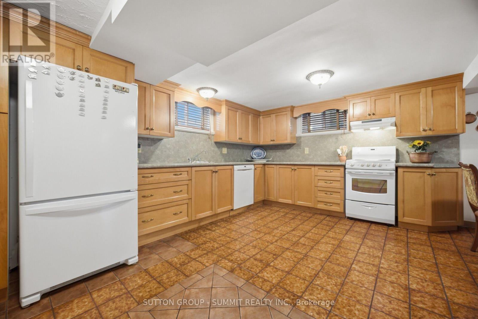8 Woolton Crescent, Toronto, Ontario  M6M 4K9 - Photo 18 - W13885934