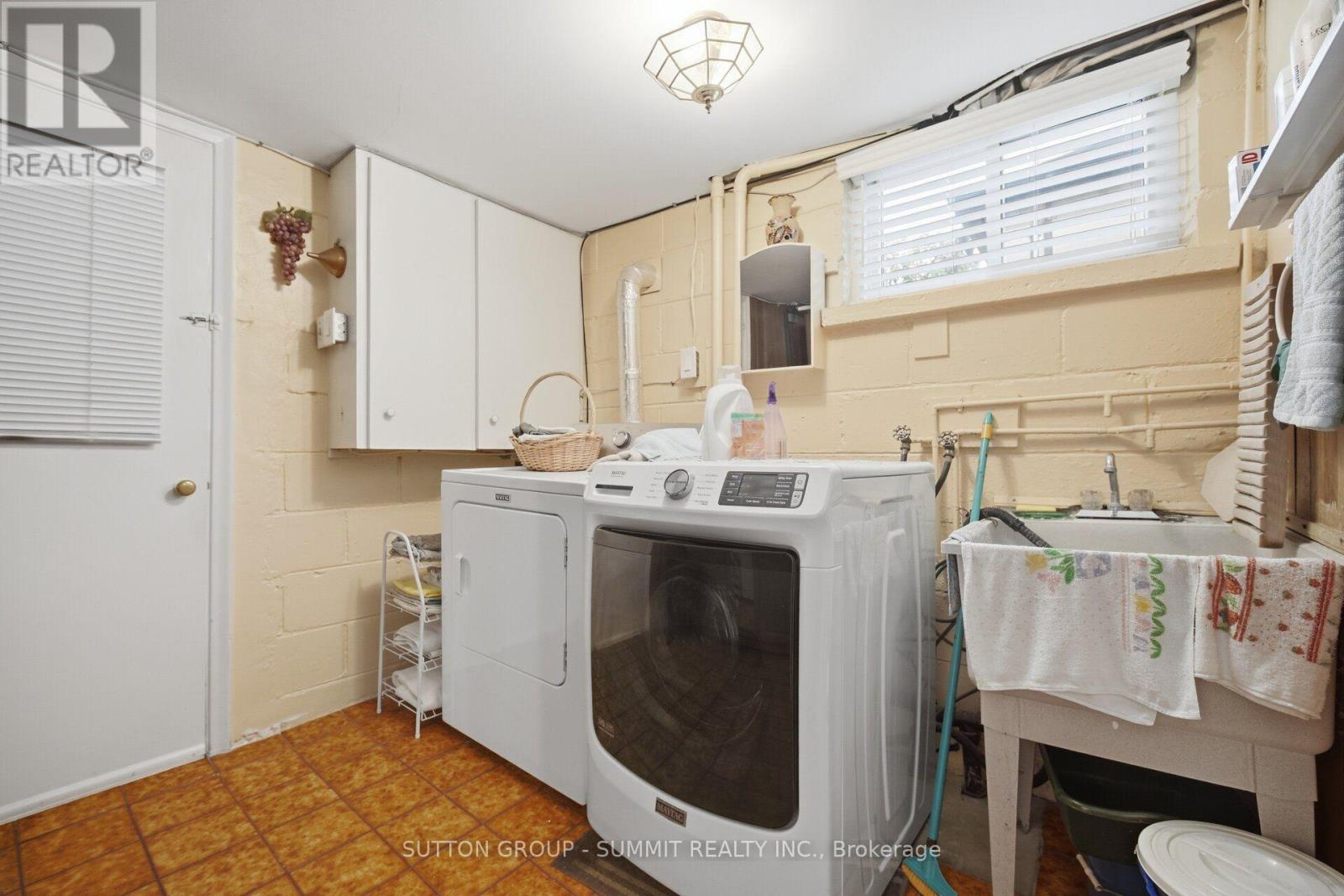 8 Woolton Crescent, Toronto, Ontario  M6M 4K9 - Photo 20 - W13885934