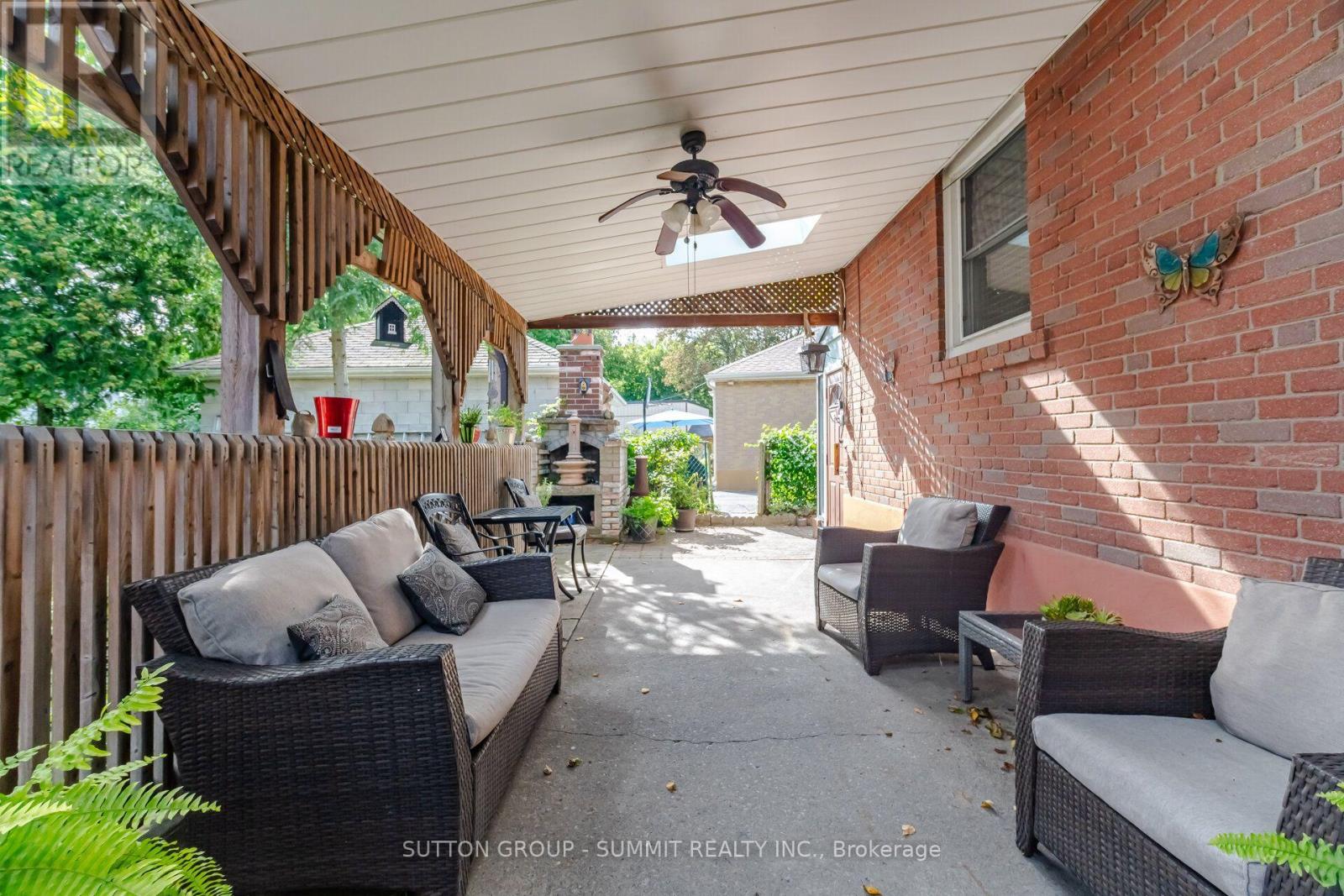 8 Woolton Crescent, Toronto, Ontario  M6M 4K9 - Photo 21 - W13885934