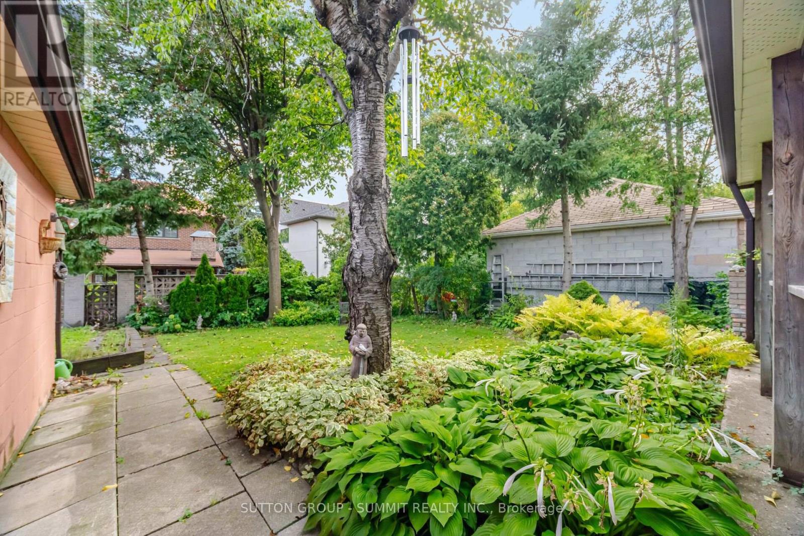 8 Woolton Crescent, Toronto, Ontario  M6M 4K9 - Photo 23 - W13885934