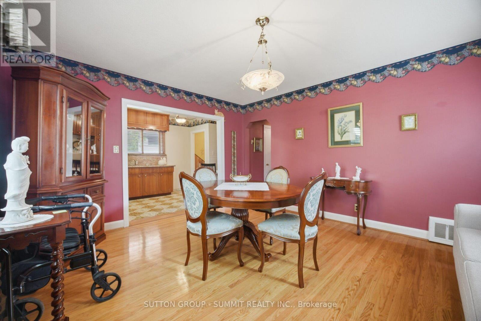 8 Woolton Crescent, Toronto, Ontario  M6M 4K9 - Photo 5 - W13885934