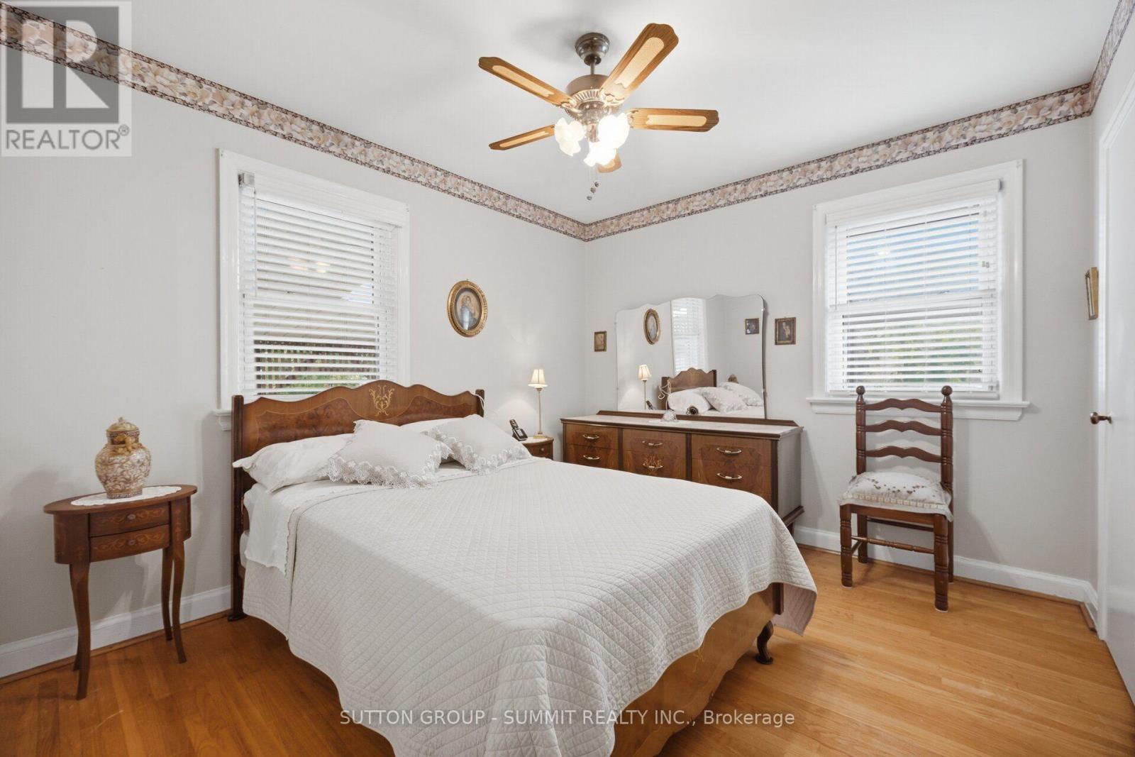 8 Woolton Crescent, Toronto, Ontario  M6M 4K9 - Photo 9 - W13885934