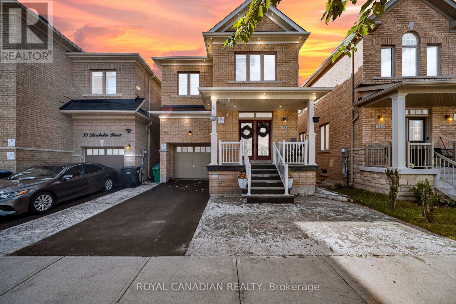 33 BACHELOR STREET, Brampton, Ontario